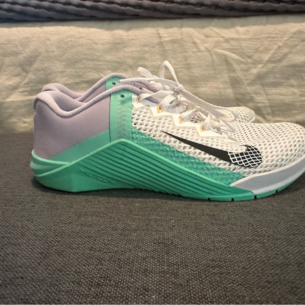Woman’s Nike metcon shoes